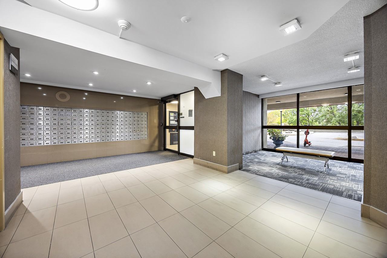 75 Charolais Boulevard - Photo 4 of 14