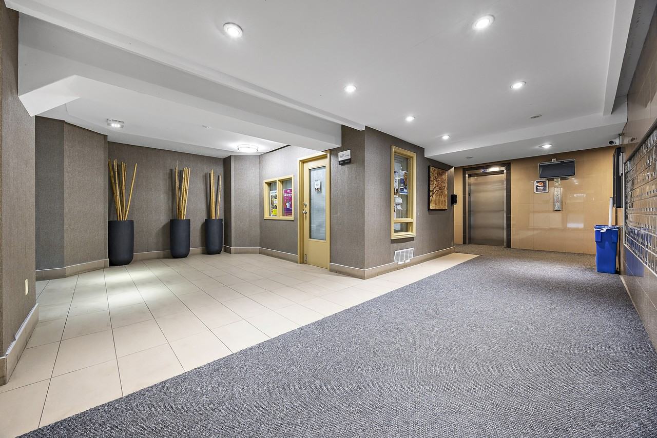 75 Charolais Boulevard - Photo 5 of 14