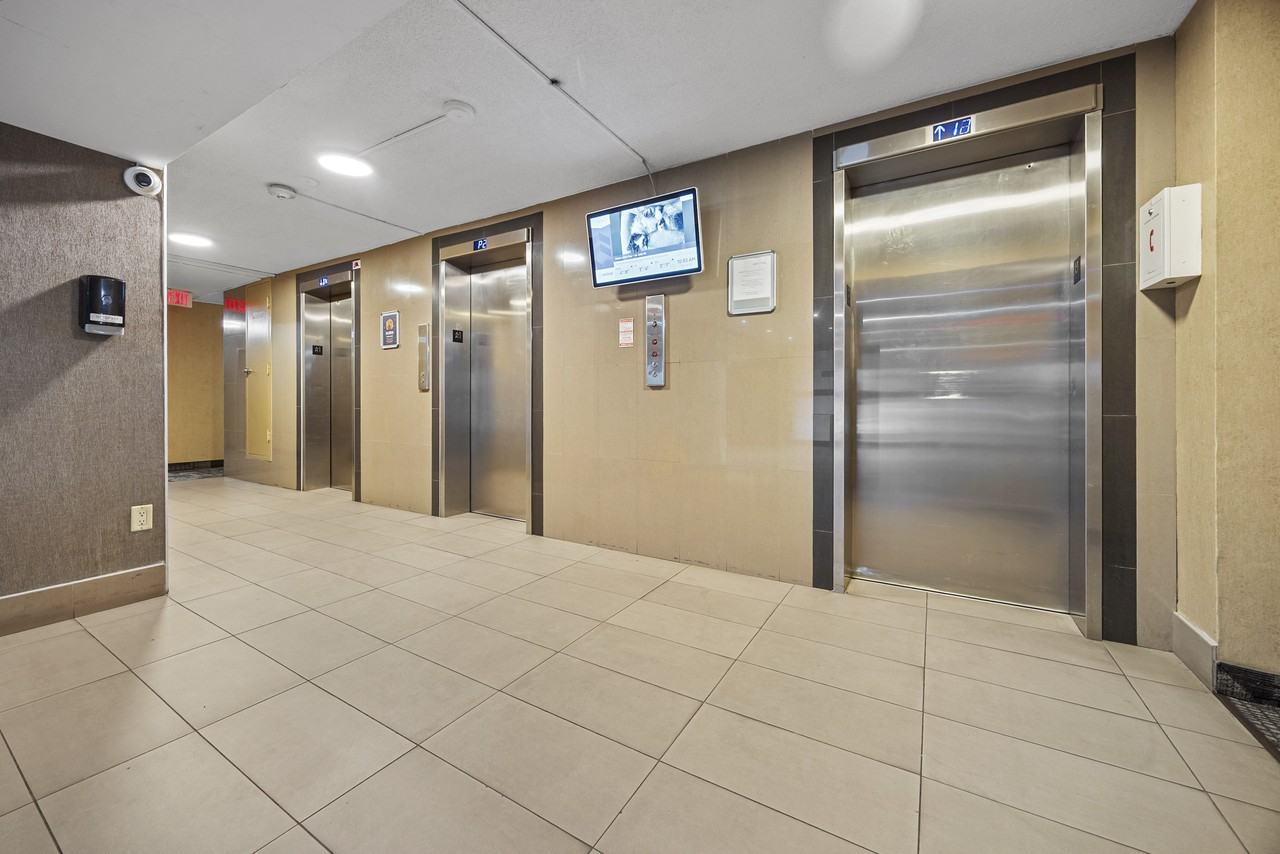 95 Charolais Boulevard - Photo 2 of 15