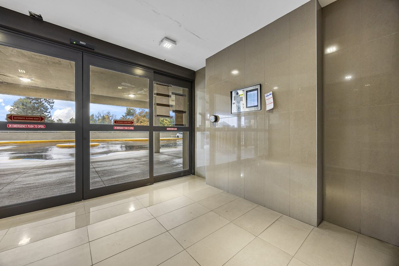 95 Charolais Boulevard - Photo 4 of 15