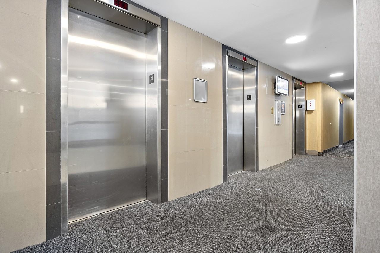 430 McMurchy Avenue South - Photo 4 of 15