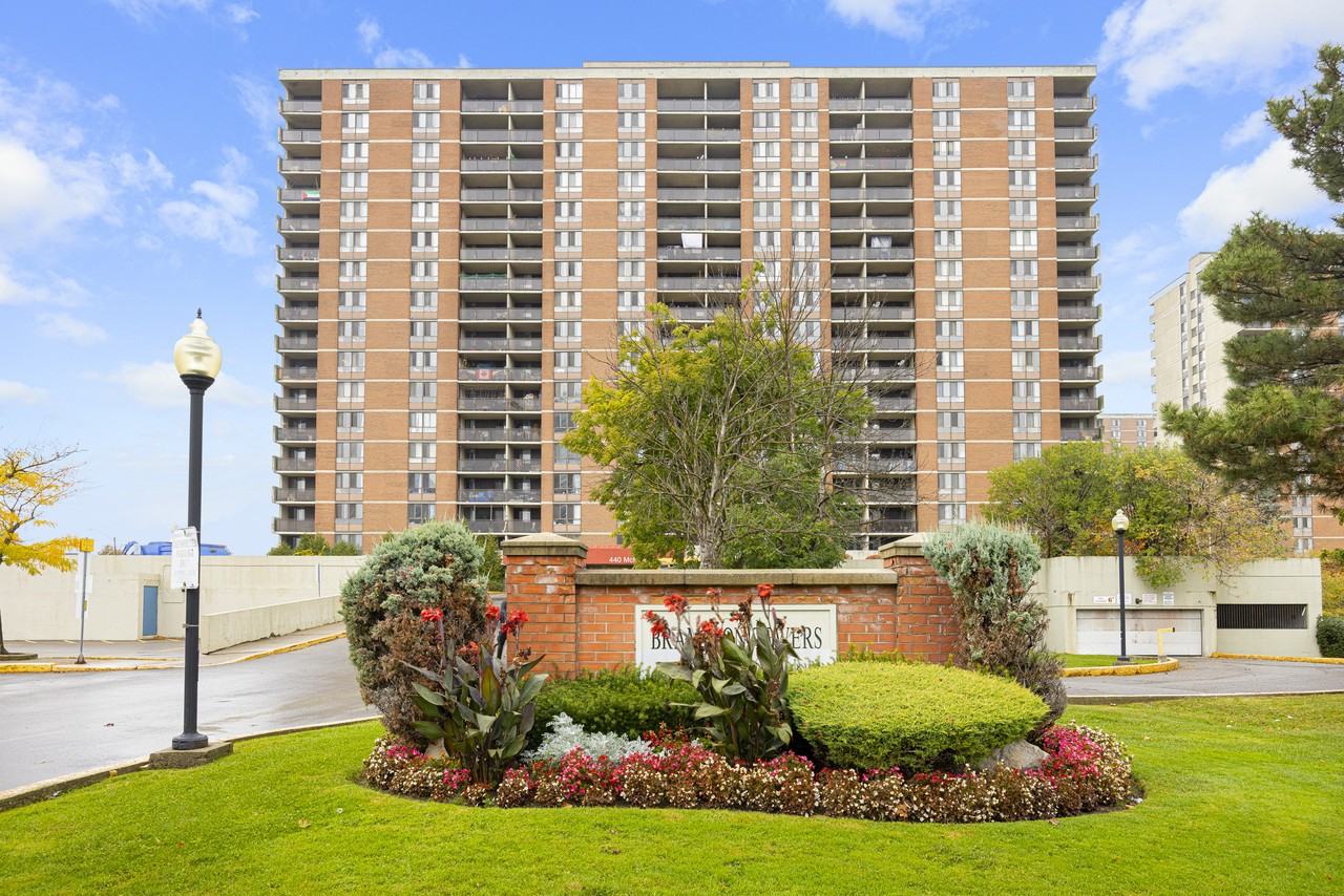 440 McMurchy Avenue South - Photo 2 of 16