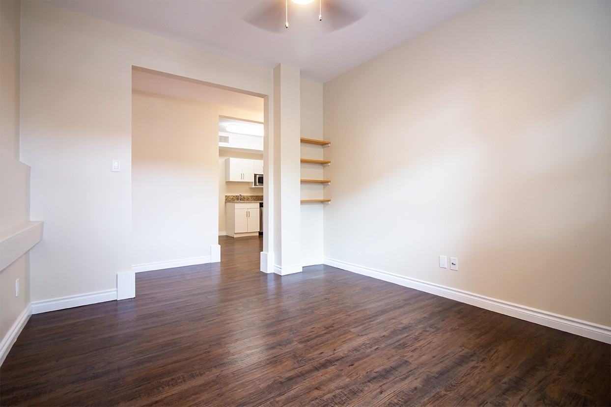 105 Clarke Street - Photo 5 of 49