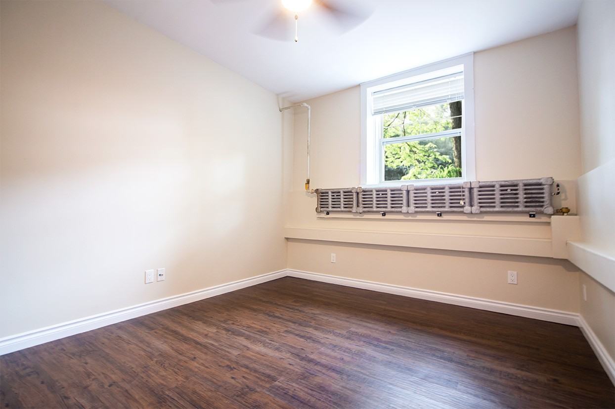 105 Clarke Street - Photo 6 of 49