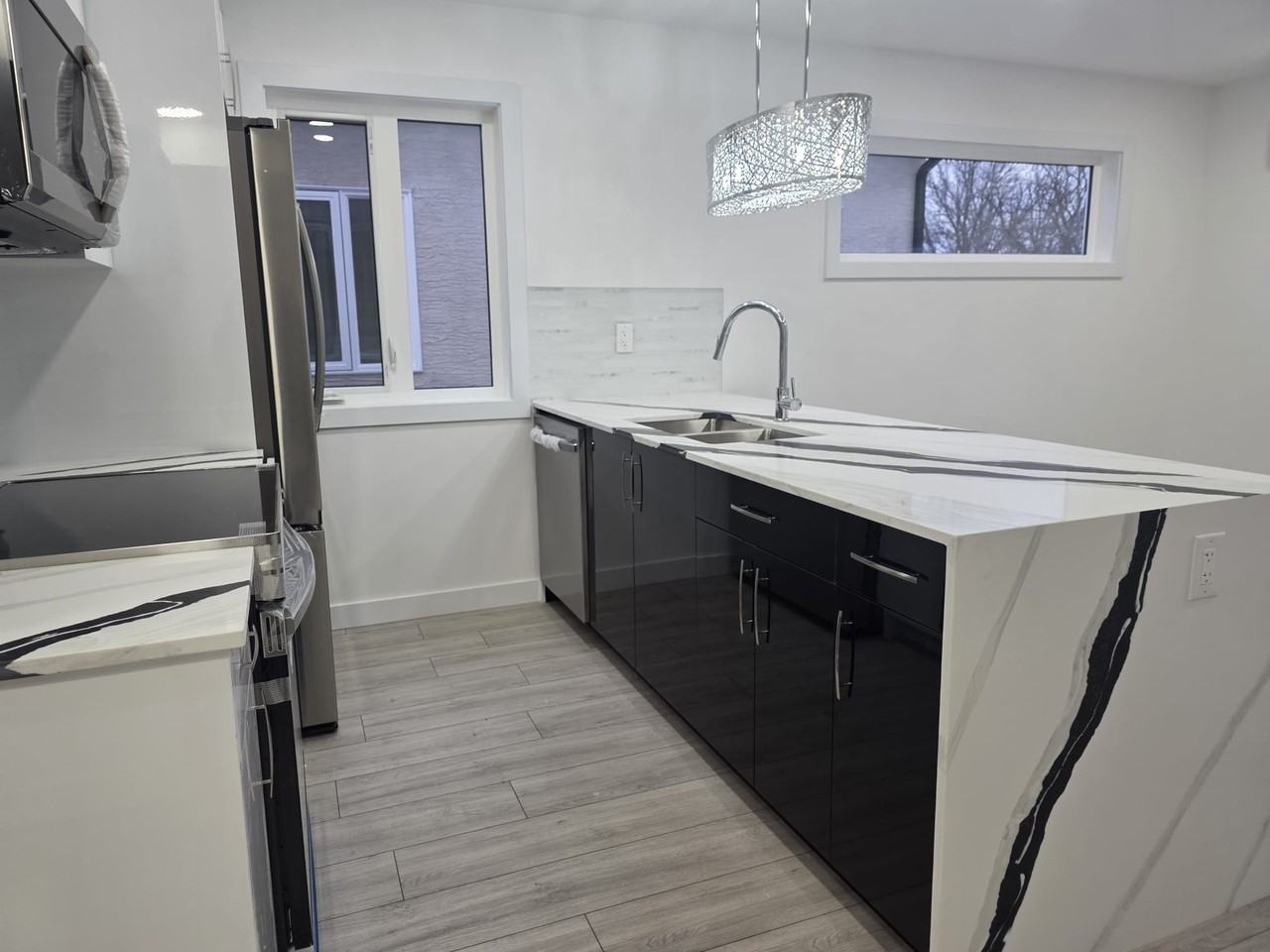 999 Lorette Avenue - Photo 2 of 9