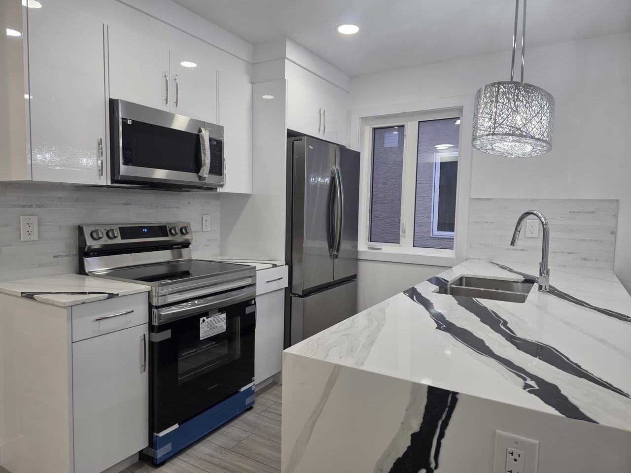 999 Lorette Avenue - Photo 3 of 9