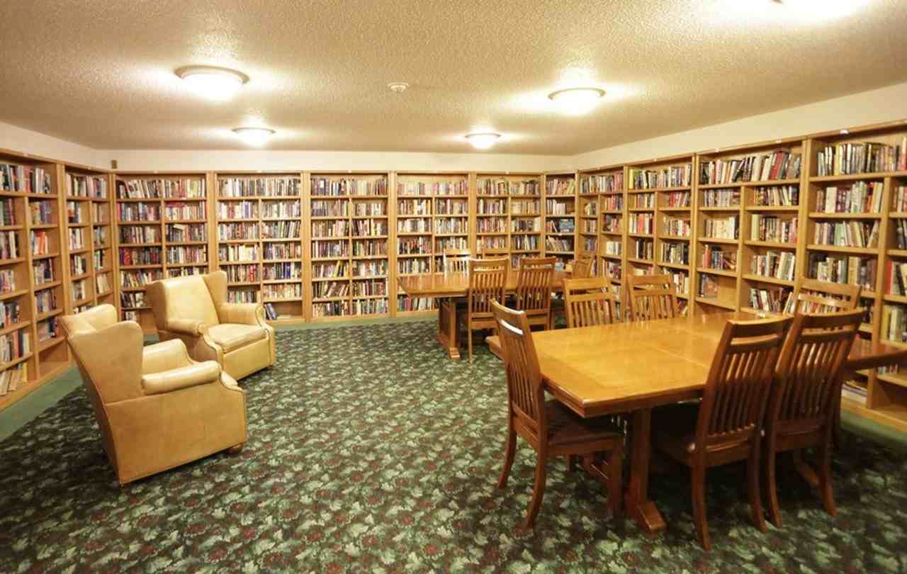 Park Avenue Apartments - Photo 6 of 19