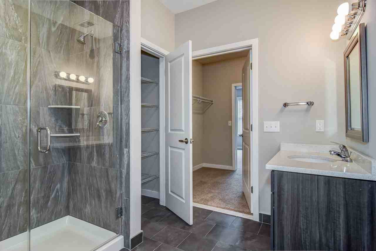 Luxury Rental With Private Parking - Photo 7 of 38