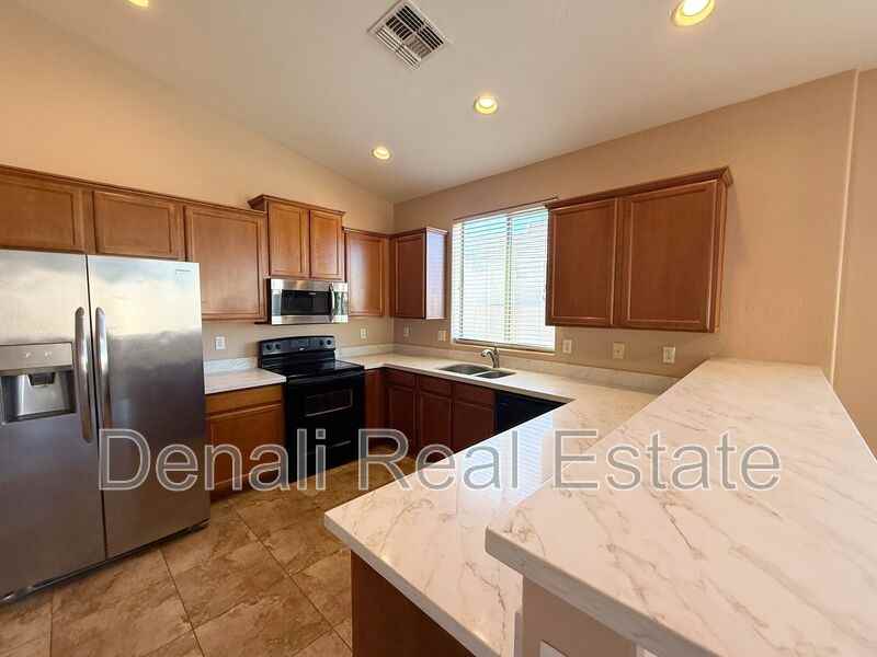 3710 W Lydia Ln - Photo 3 of 15