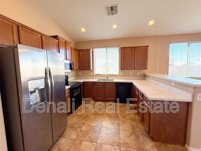 3710 W Lydia Ln - Photo 4 of 15