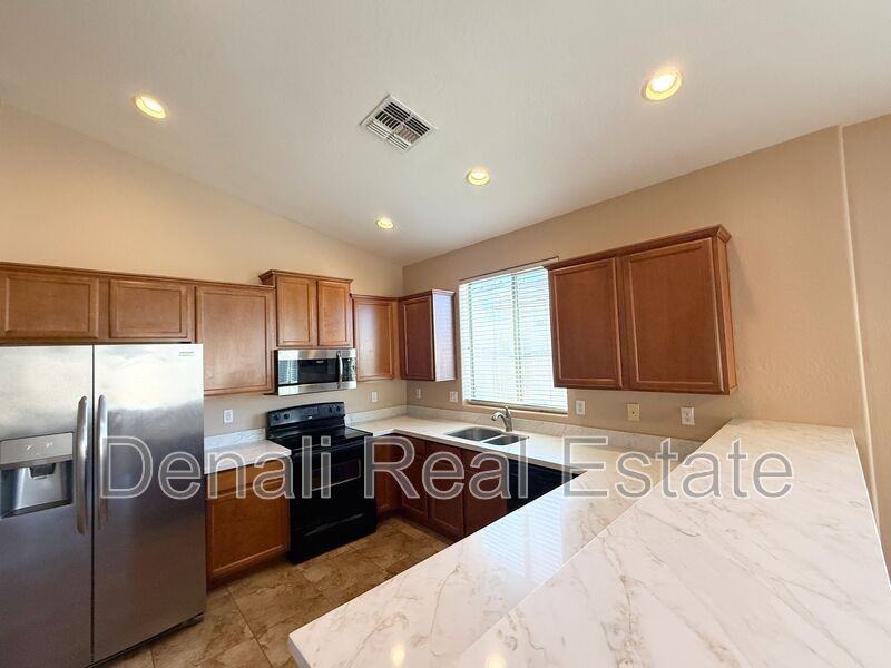 3710 W Lydia Ln - Photo 5 of 15