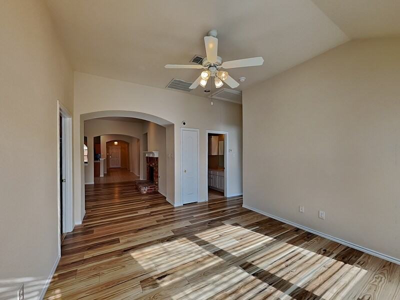 1905 Sharpsbury Dr - Photo 4 of 19