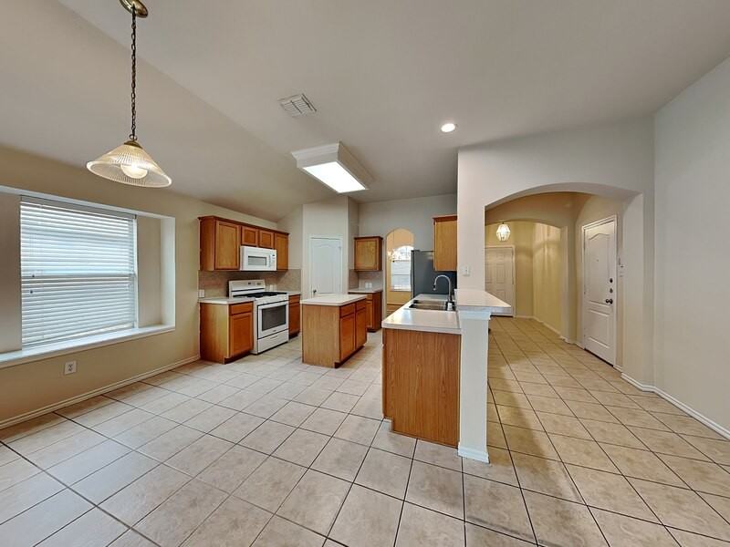 1905 Sharpsbury Dr - Photo 5 of 19