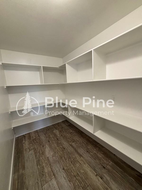 5083 S Thatcher Ave - Photo 5 of 28