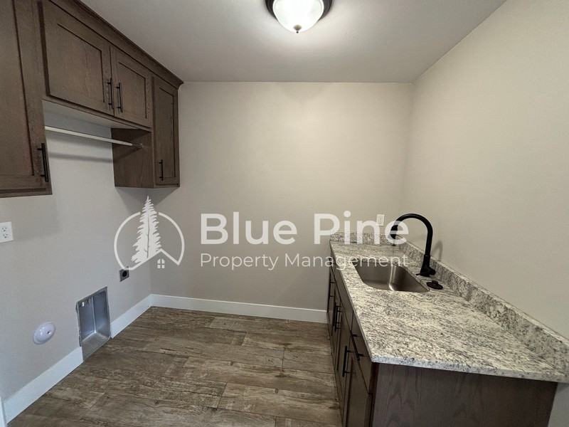 5083 S Thatcher Ave - Photo 6 of 28