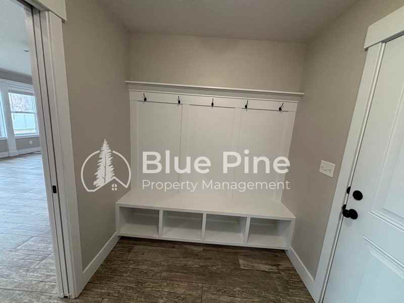 5083 S Thatcher Ave - Photo 7 of 28