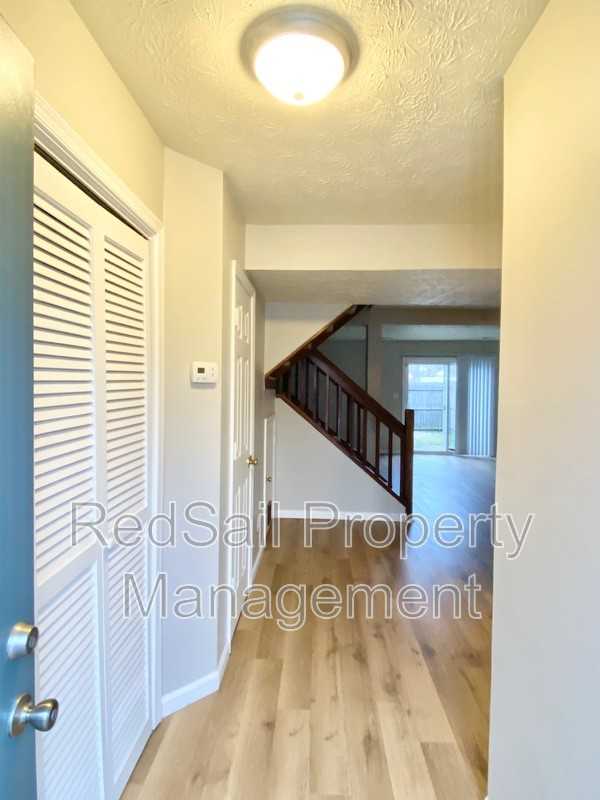 8 Terri Sue Ct - Photo 2 of 17