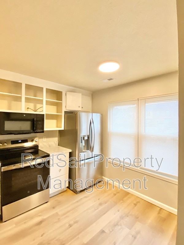 8 Terri Sue Ct - Photo 3 of 17