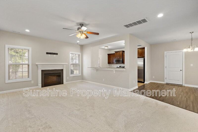 4012 Race St - Photo 4 of 11