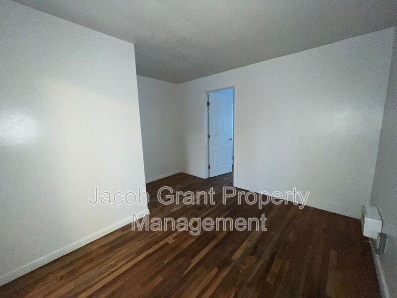 675 Tiger Ave #4 - Photo 3 of 8