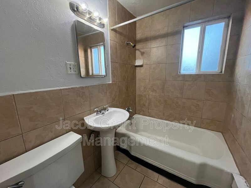 675 Tiger Ave #4 - Photo 4 of 8