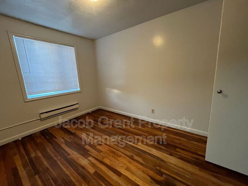 675 Tiger Ave #4 - Photo 5 of 8