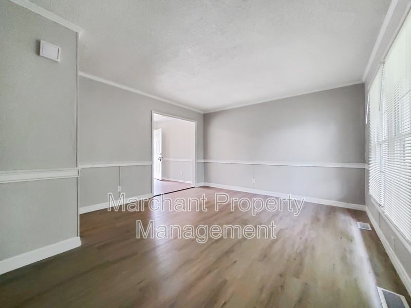 719 Amy Gray St - Photo 3 of 25