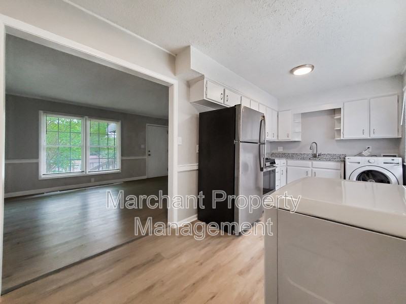 719 Amy Gray St - Photo 5 of 25