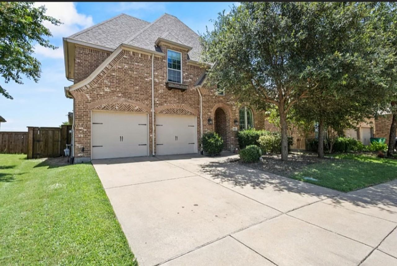 1036 Edgefield Ln - Photo 2 of 31