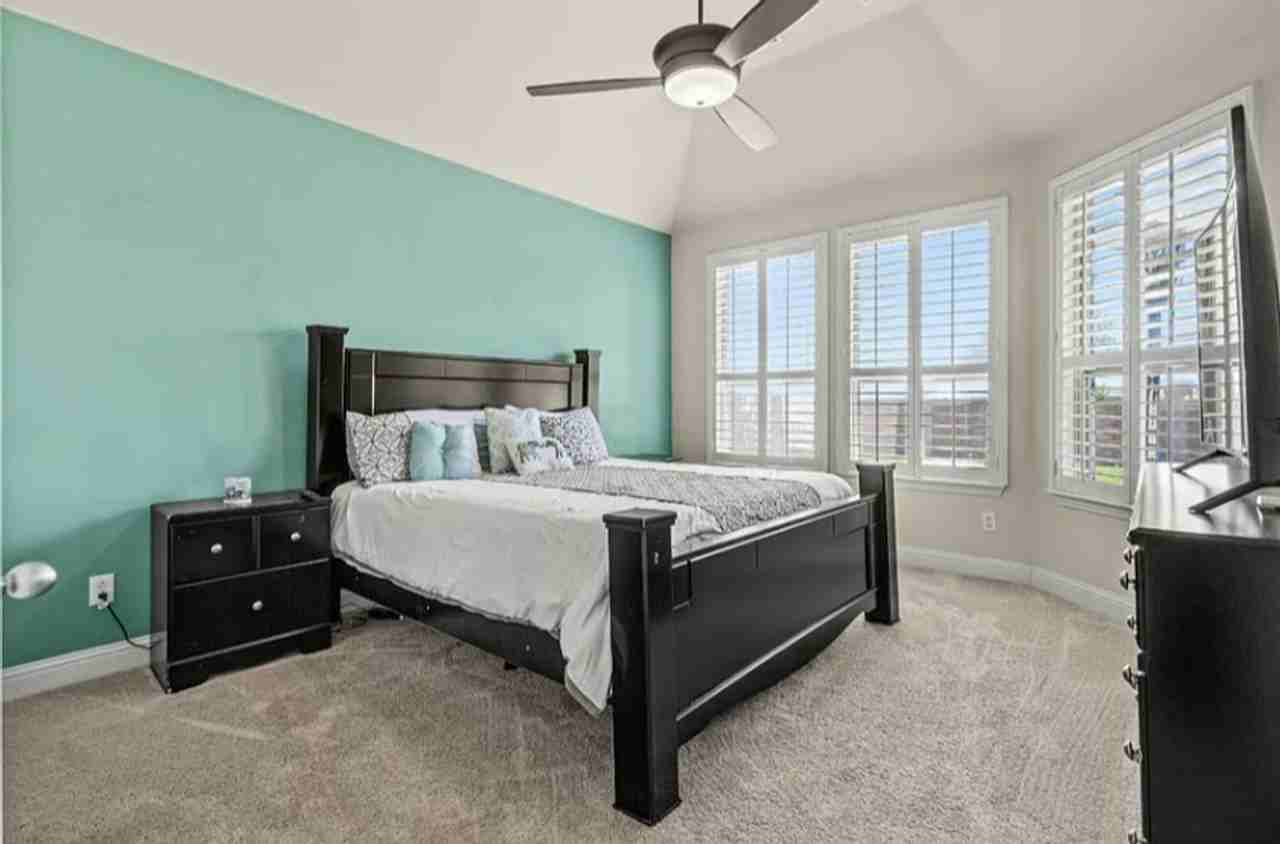 1036 Edgefield Ln - Photo 7 of 31