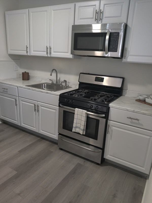 312 E Eleanor St - Photo 7 of 15