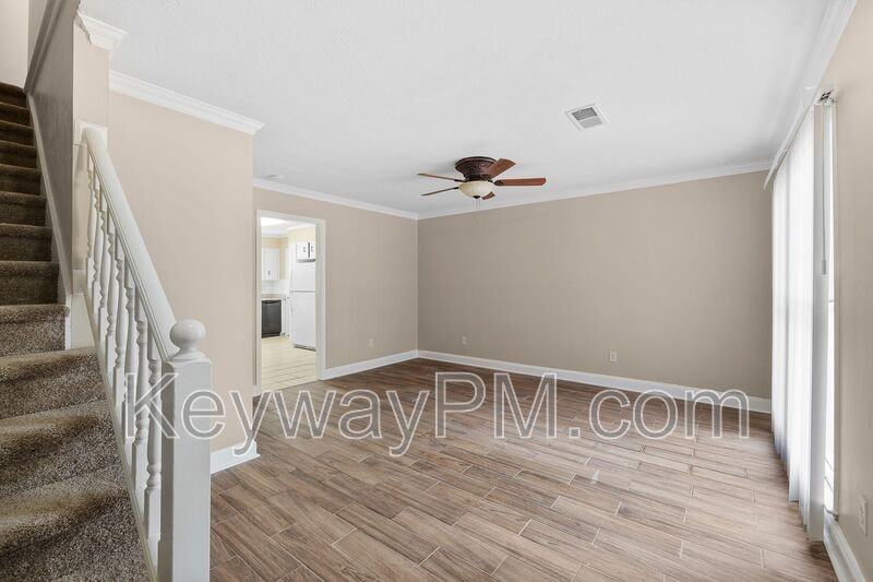 2320 Greengate Dr - Photo 4 of 24