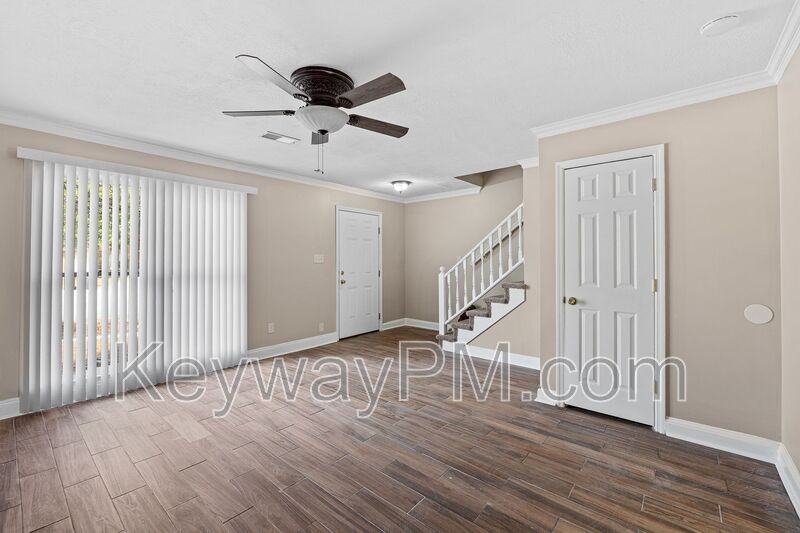 2320 Greengate Dr - Photo 5 of 24