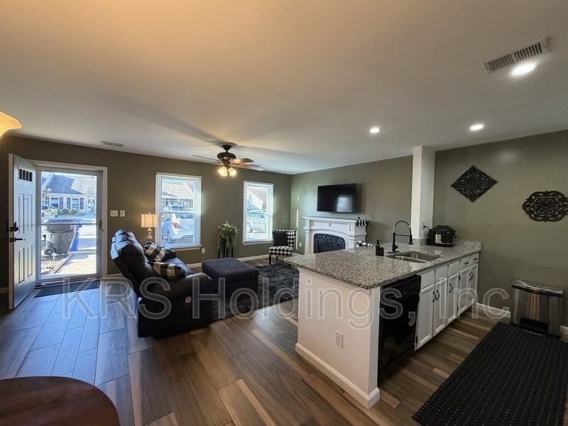 4220 Macarthur Rd - Photo 3 of 10