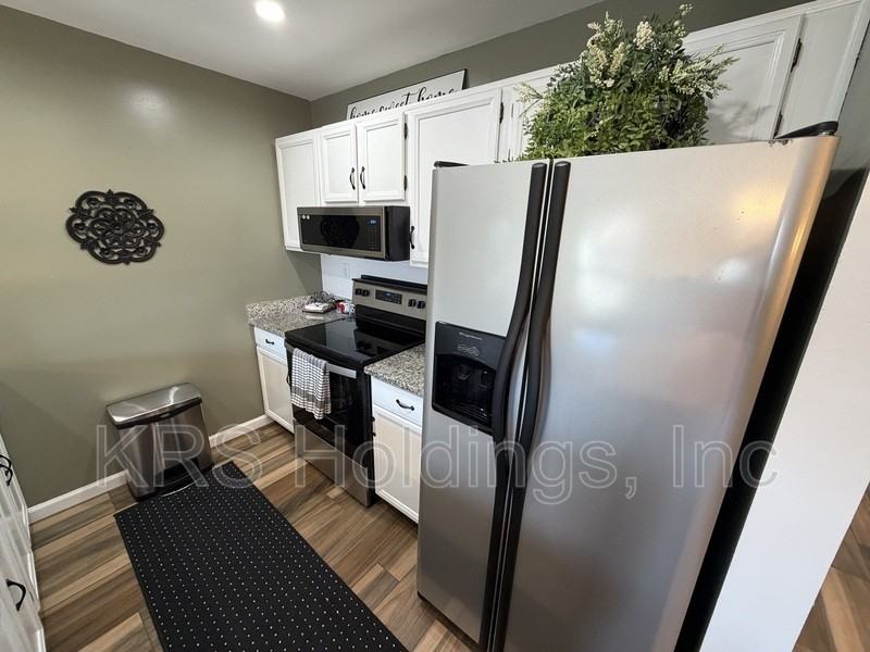 4220 Macarthur Rd - Photo 5 of 10