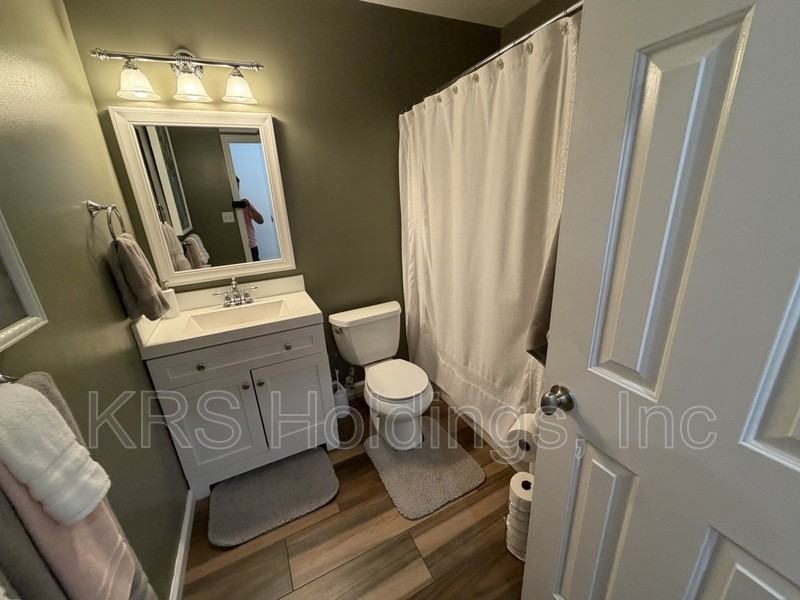 4220 Macarthur Rd - Photo 6 of 10