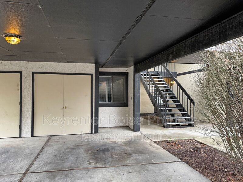 7066 W Colehaven Ln - Photo 3 of 22