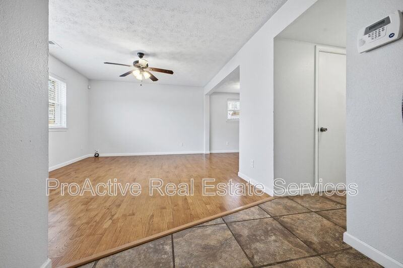 3228 Dunnbury Ct - Photo 3 of 23