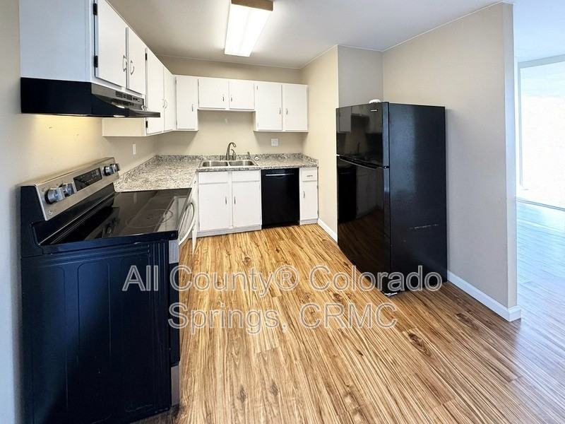 1742 Keswick Rd - Photo 5 of 17