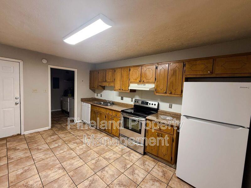 6453 Rockford Dr - Photo 3 of 9