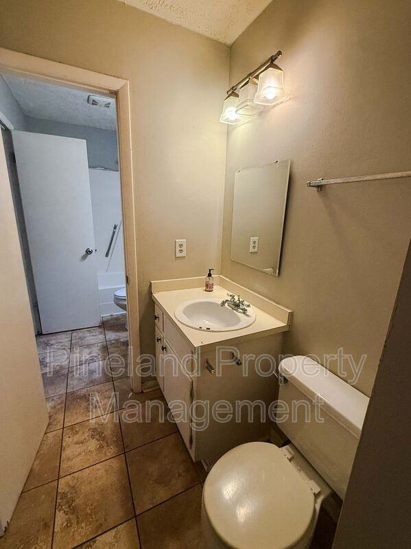 6453 Rockford Dr - Photo 4 of 9