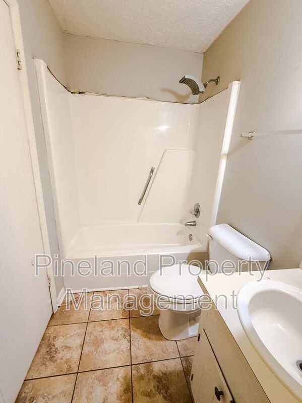 6453 Rockford Dr - Photo 5 of 9