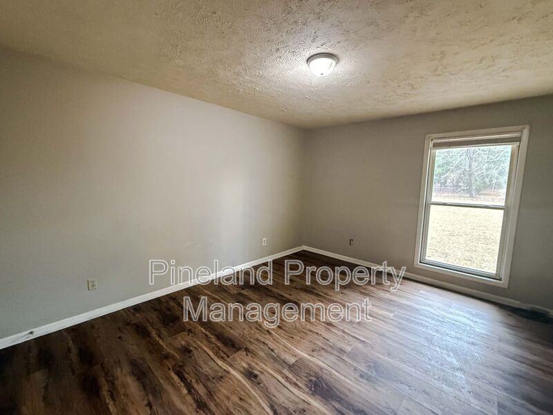 6453 Rockford Dr - Photo 7 of 9