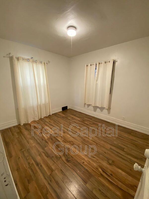 709 Townsend Pl - Photo 6 of 12