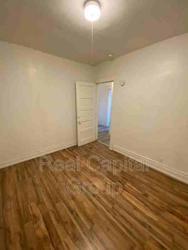709 Townsend Pl - Photo 7 of 12
