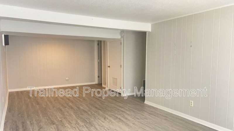 6109 N Broadway St - Photo 4 of 25