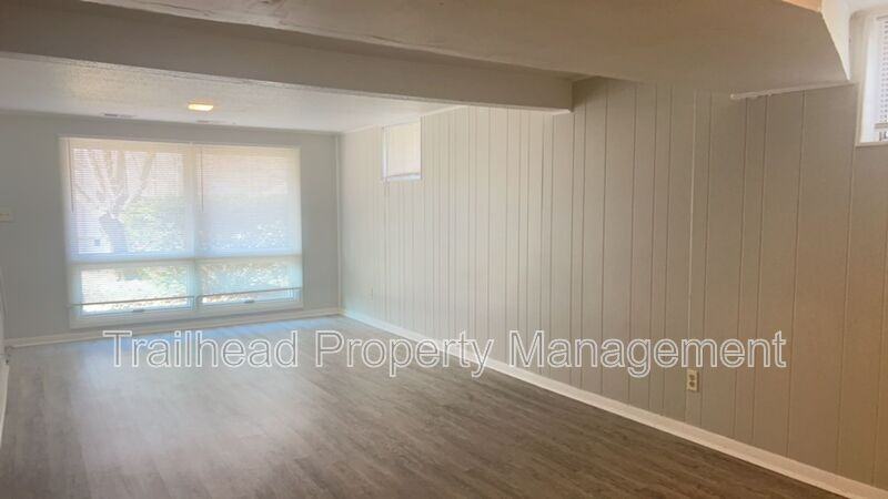 6109 N Broadway St - Photo 6 of 25