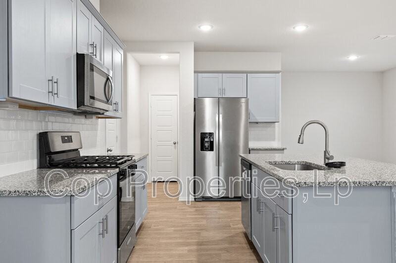 374 Wayne Way - Photo 7 of 39