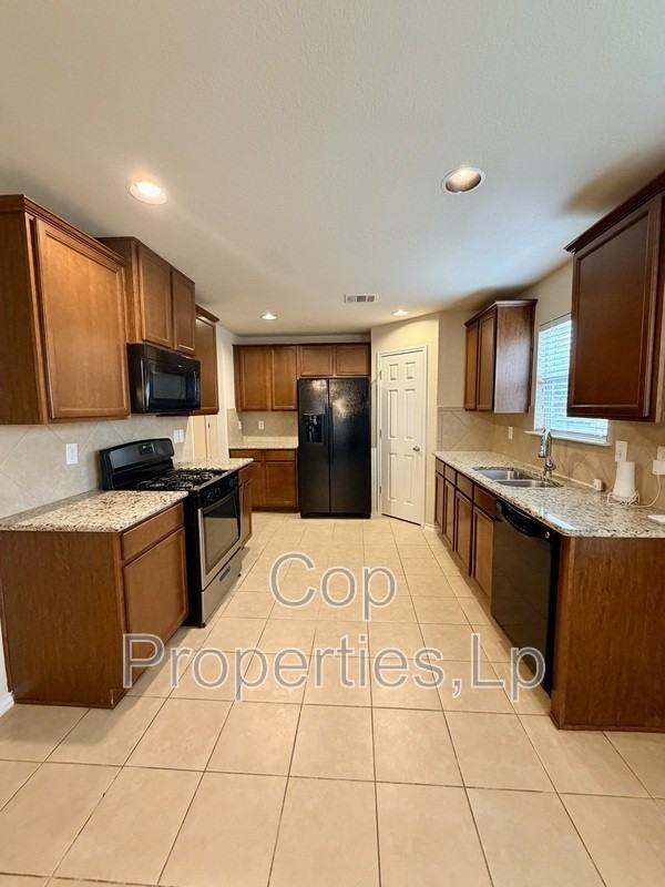 741 Clearbrook Ave - Photo 5 of 10