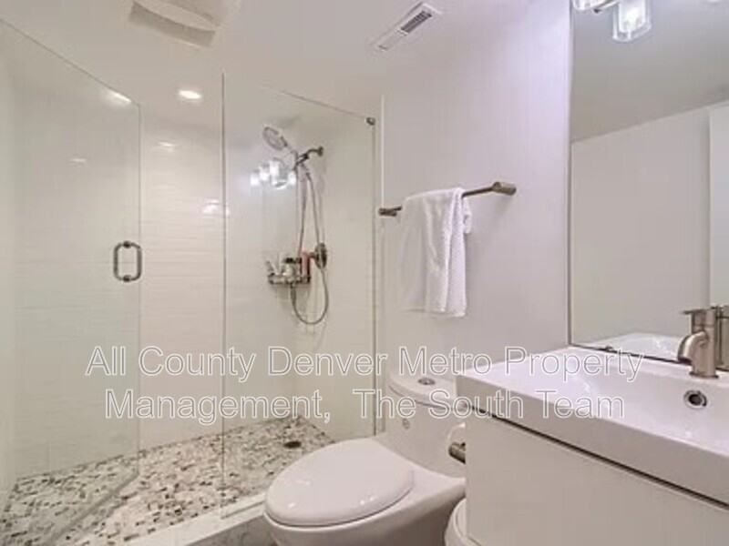 645 S Glencoe St - Photo 6 of 8